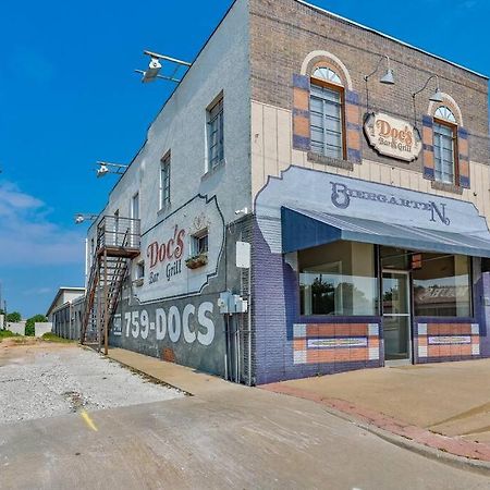 The Loft At 113 - Gateway To The North Texas Hill Country Apartment Muenster Exterior photo