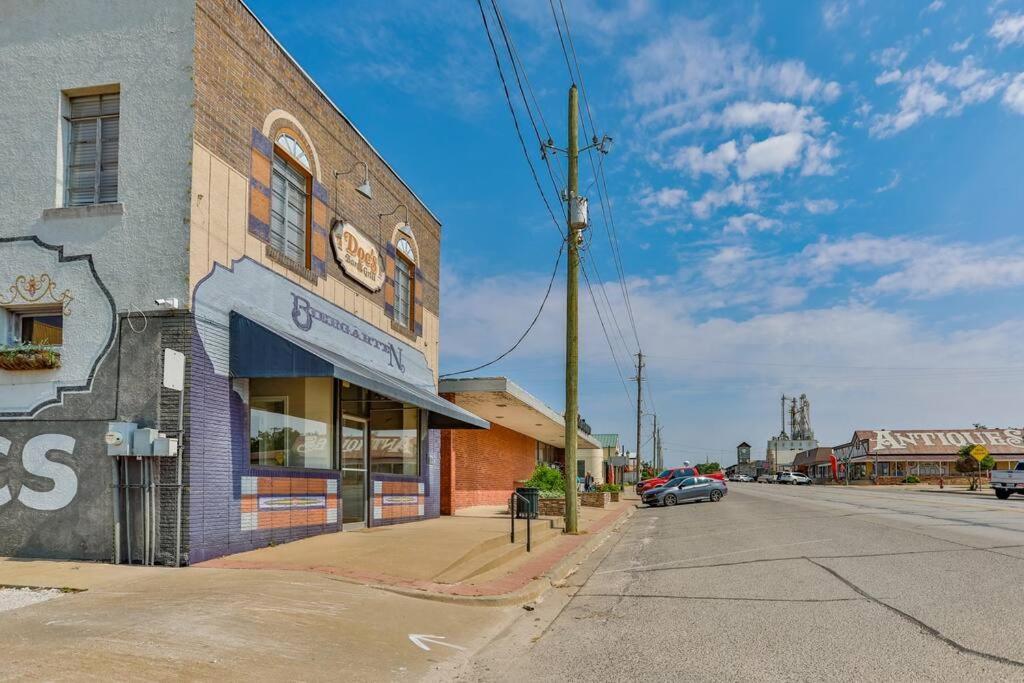 The Loft At 113 - Gateway To The North Texas Hill Country Apartment Muenster Exterior photo
