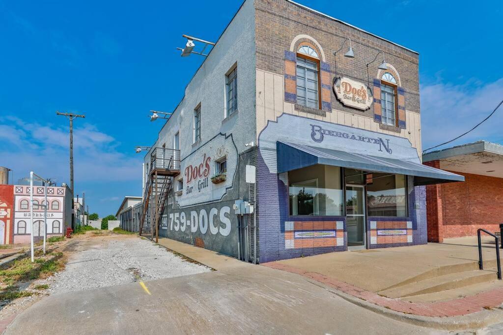 The Loft At 113 - Gateway To The North Texas Hill Country Apartment Muenster Exterior photo